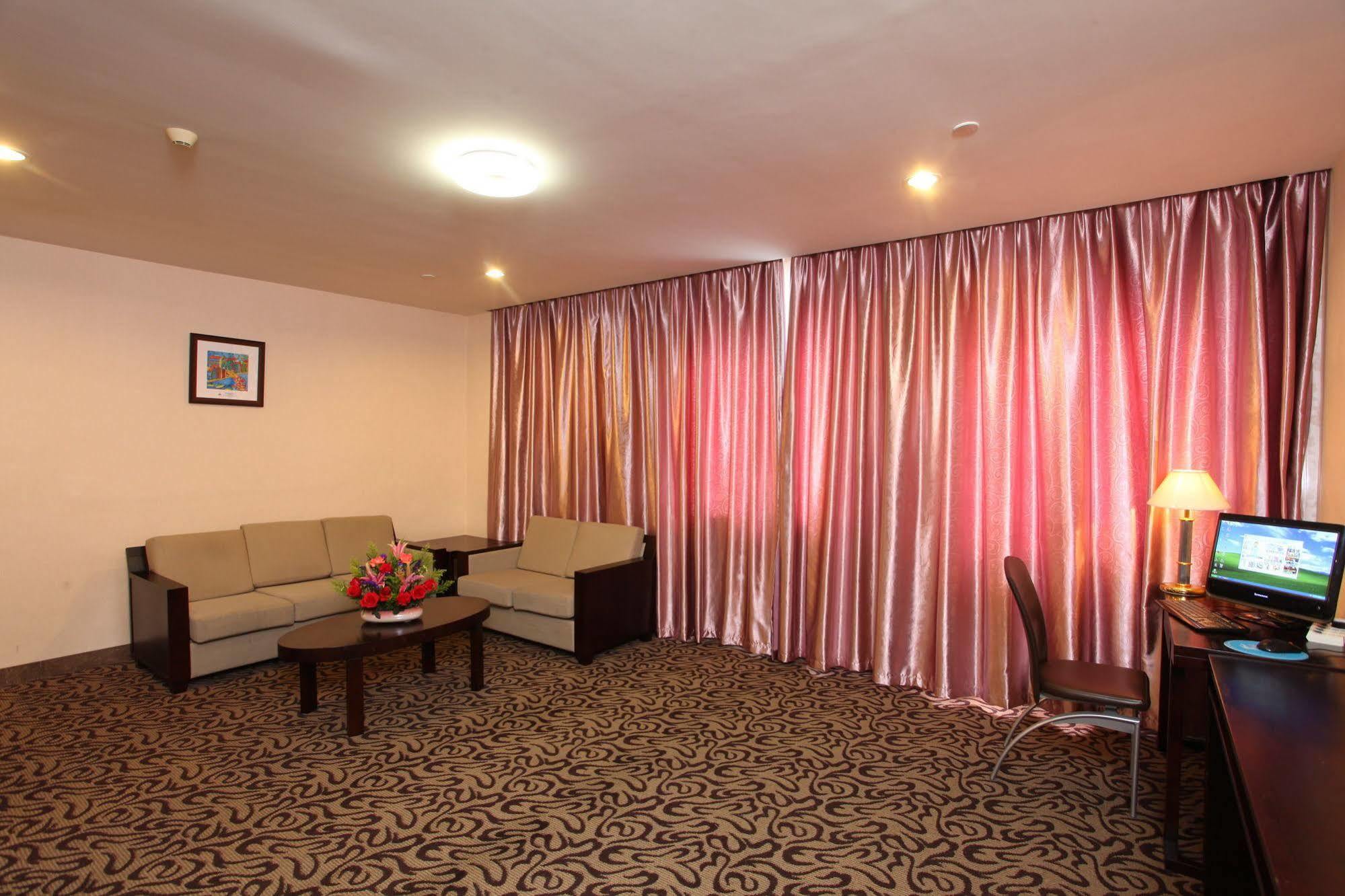 Xin Hua Hotel Guangzhou Exterior photo